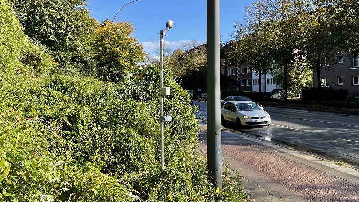 APOLLO59 Laterne Wetterstation an einer Straße